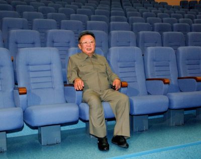 Kim Jong Il fó mikið einn í bíó