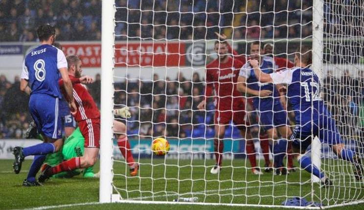 Aron Einar skoraði og var maður leiksins í jafntefli Aron Einar skoraði og var maður leiksins í jafntefli