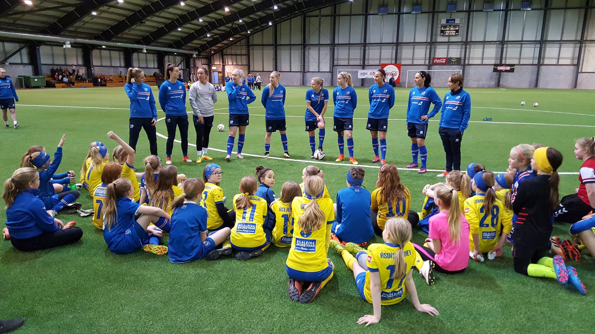 Íslenska kvennalandsliðið vakti lukku í Boganum Íslenska kvennalandsliðið vakti lukku í Boganum