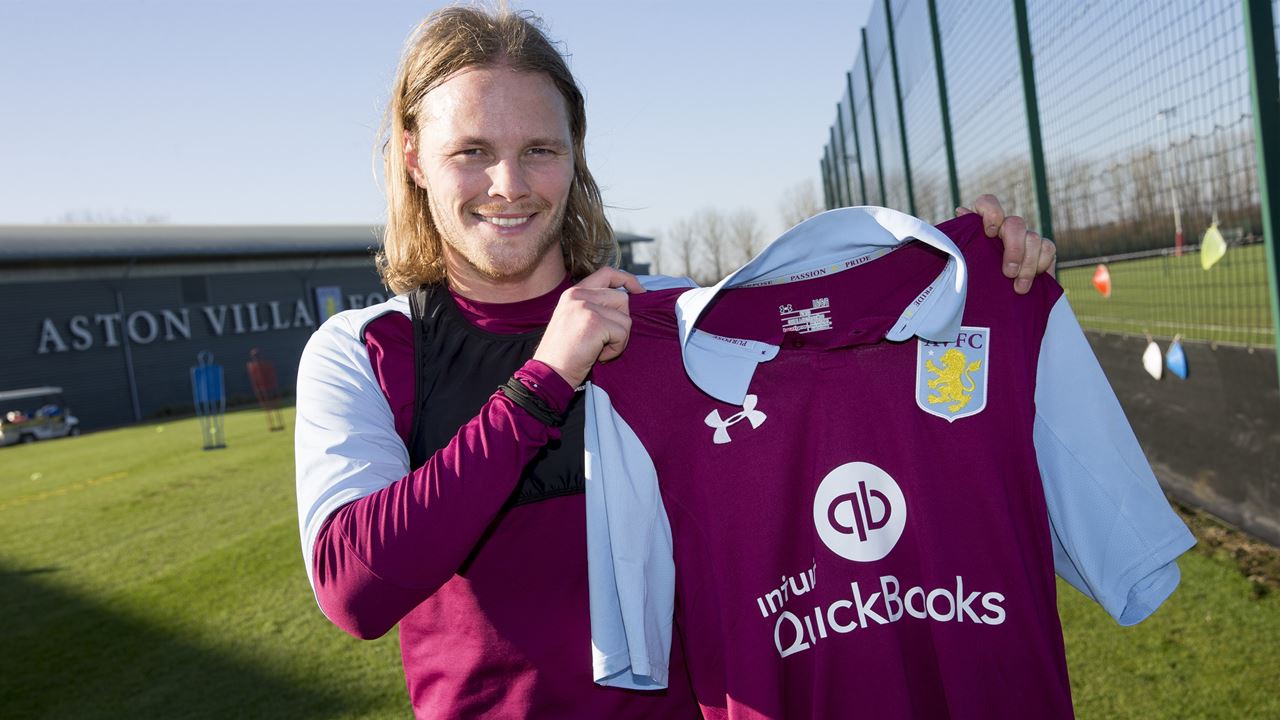 Birkir Bjarna söng Rangur maður fyrir nýju liðsfélagana – myndband