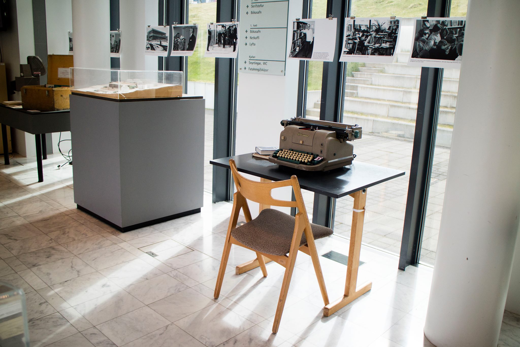 Sýningin tileinkuð sögu Amtsbókasafnsins – Kaffið kíkti í heimsókn Sýningin tileinkuð sögu Amtsbókasafnsins – Kaffið kíkti í heimsókn