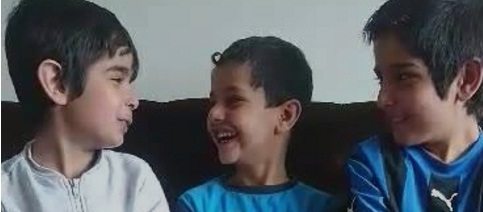 Sýrlenskir strákar tala saman á íslensku – myndband Sýrlenskir strákar tala saman á íslensku – myndband