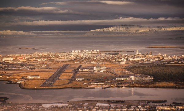 Framtíð Reykjavíkurflugvallar í þjóðaratkvæðagreiðslu? Framtíð Reykjavíkurflugvallar í þjóðaratkvæðagreiðslu?