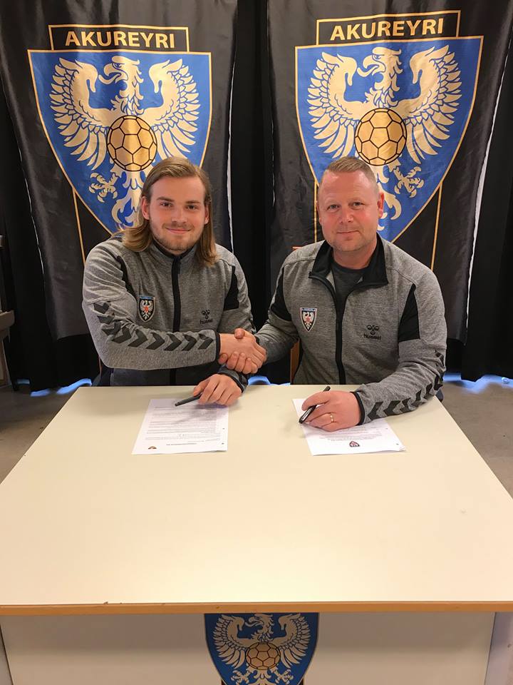 Patrekur Stefánsson skrifar undir hjá Akureyri Handboltafélagi Patrekur Stefánsson skrifar undir hjá Akureyri Handboltafélagi