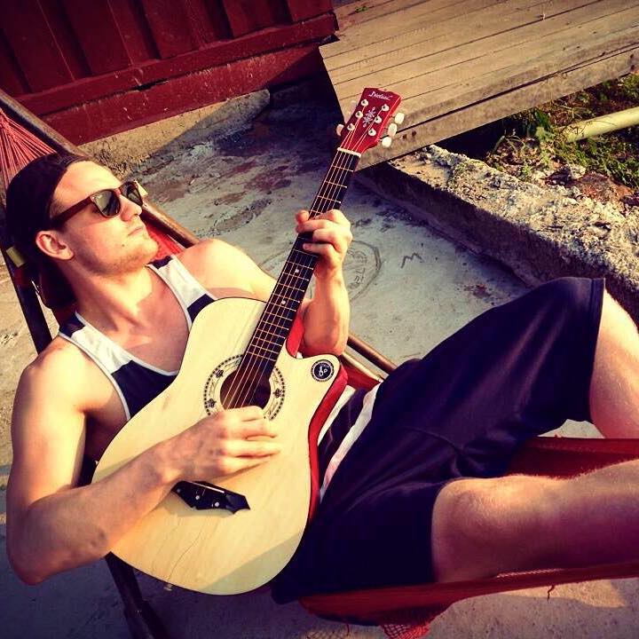 Stefán Þór með frábæra ábreiðu af laginu Drops of jupiter – myndband Stefán Þór með frábæra ábreiðu af laginu Drops of jupiter – myndband