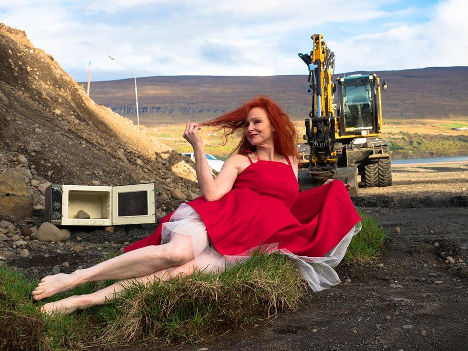 Anna Richards með gjörning í Kaktus Anna Richards með gjörning í Kaktus