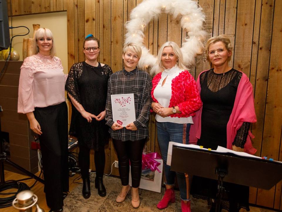 Fulltrúar Dömulegra dekurdaga færðu Krabbameinsfélaginu styrk Fulltrúar Dömulegra dekurdaga færðu Krabbameinsfélaginu styrk