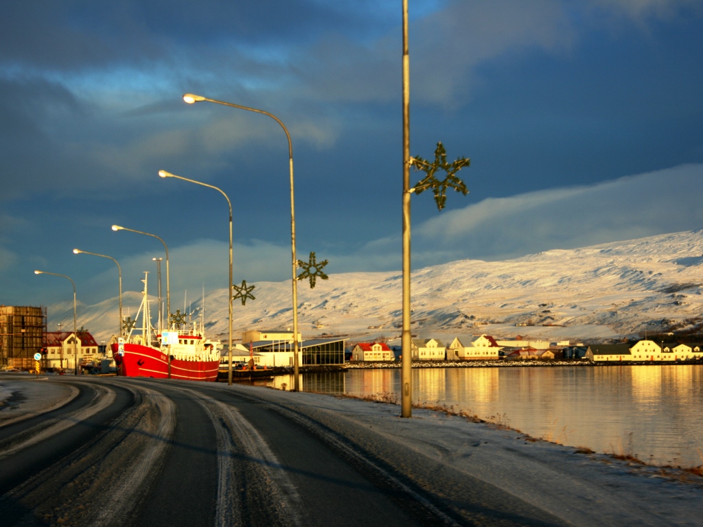 Hvessir norðantil í kvöld