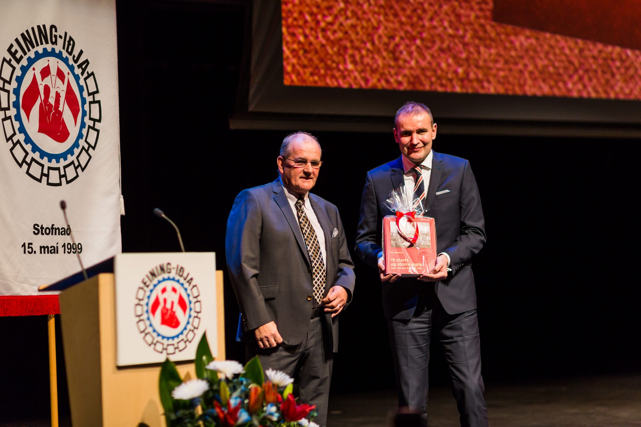 Hátíðisdagur í Hofi á laugardaginn þegar bók Einingar-Iðju kom út Hátíðisdagur í Hofi á laugardaginn þegar bók Einingar-Iðju kom út