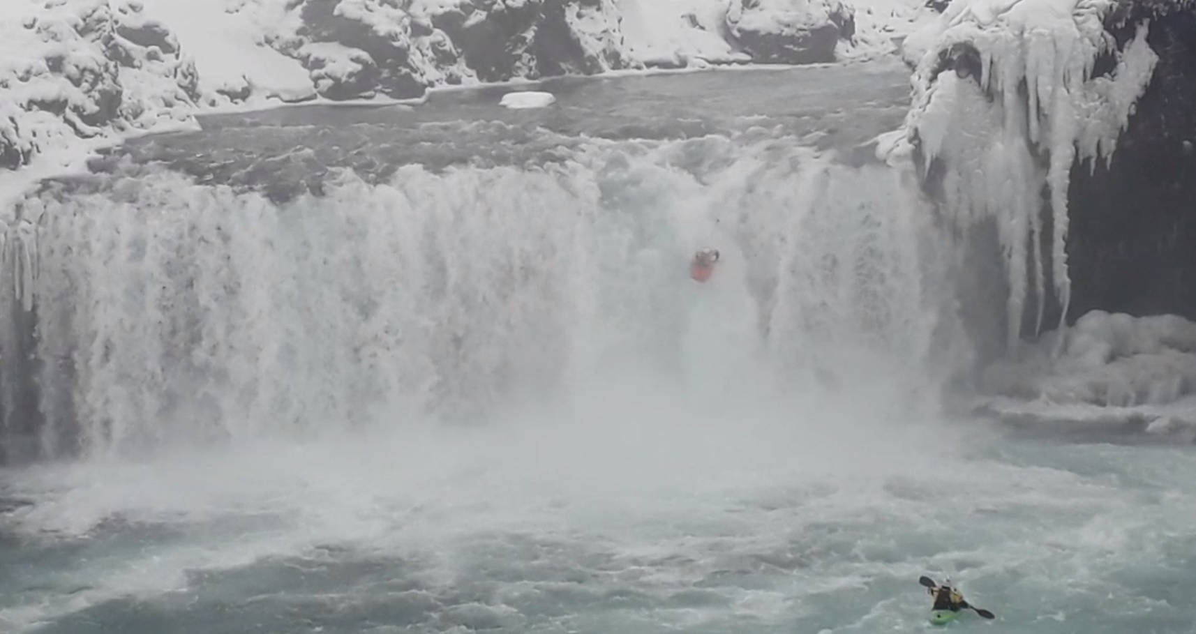 Fóru niður Goðafoss á Kajak Fóru niður Goðafoss á Kajak