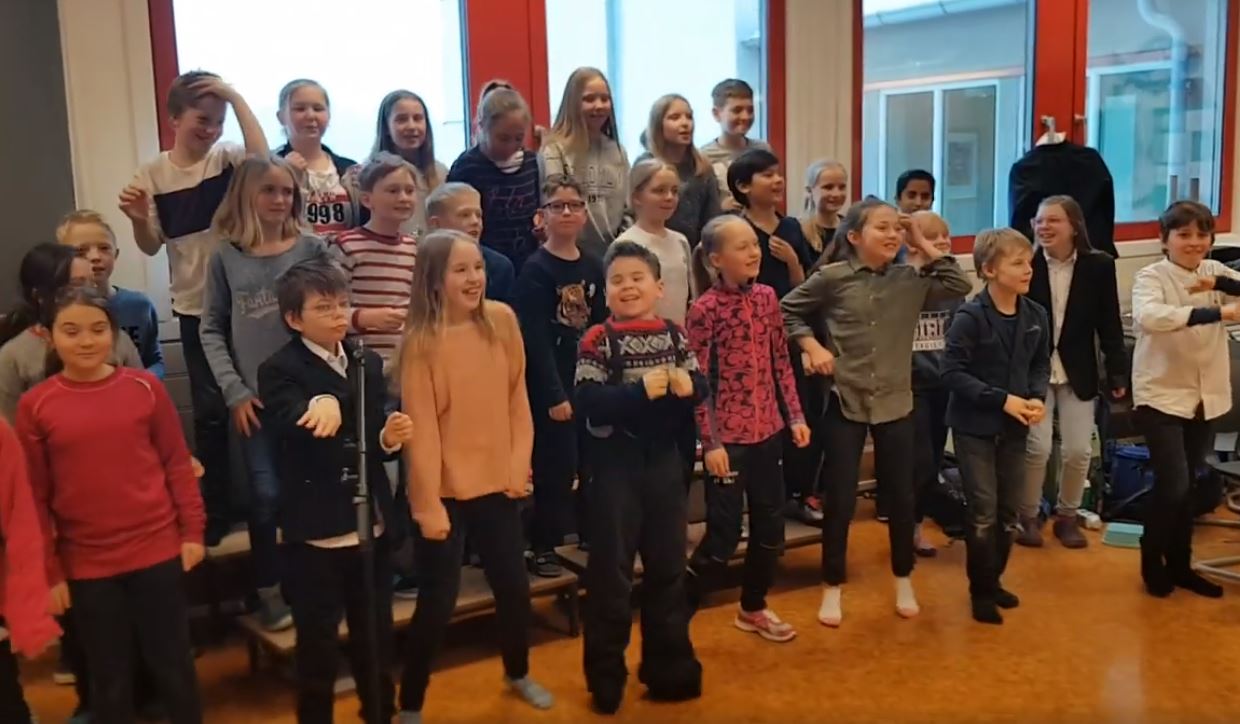 Hvanndalsbræður ná alla leið til Noregs – Fimmtu bekkingar í Noregi syngja María Ísabel Hvanndalsbræður ná alla leið til Noregs – Fimmtu bekkingar í Noregi syngja María Ísabel