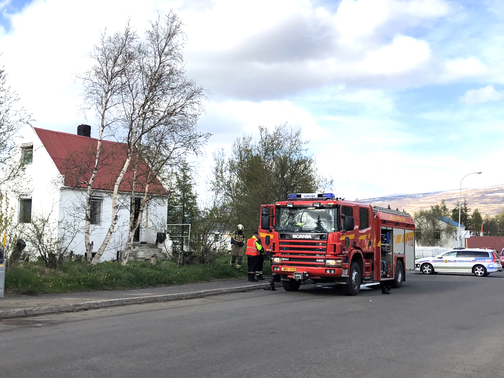 Eldur í íbúðarhúsi á Akureyri