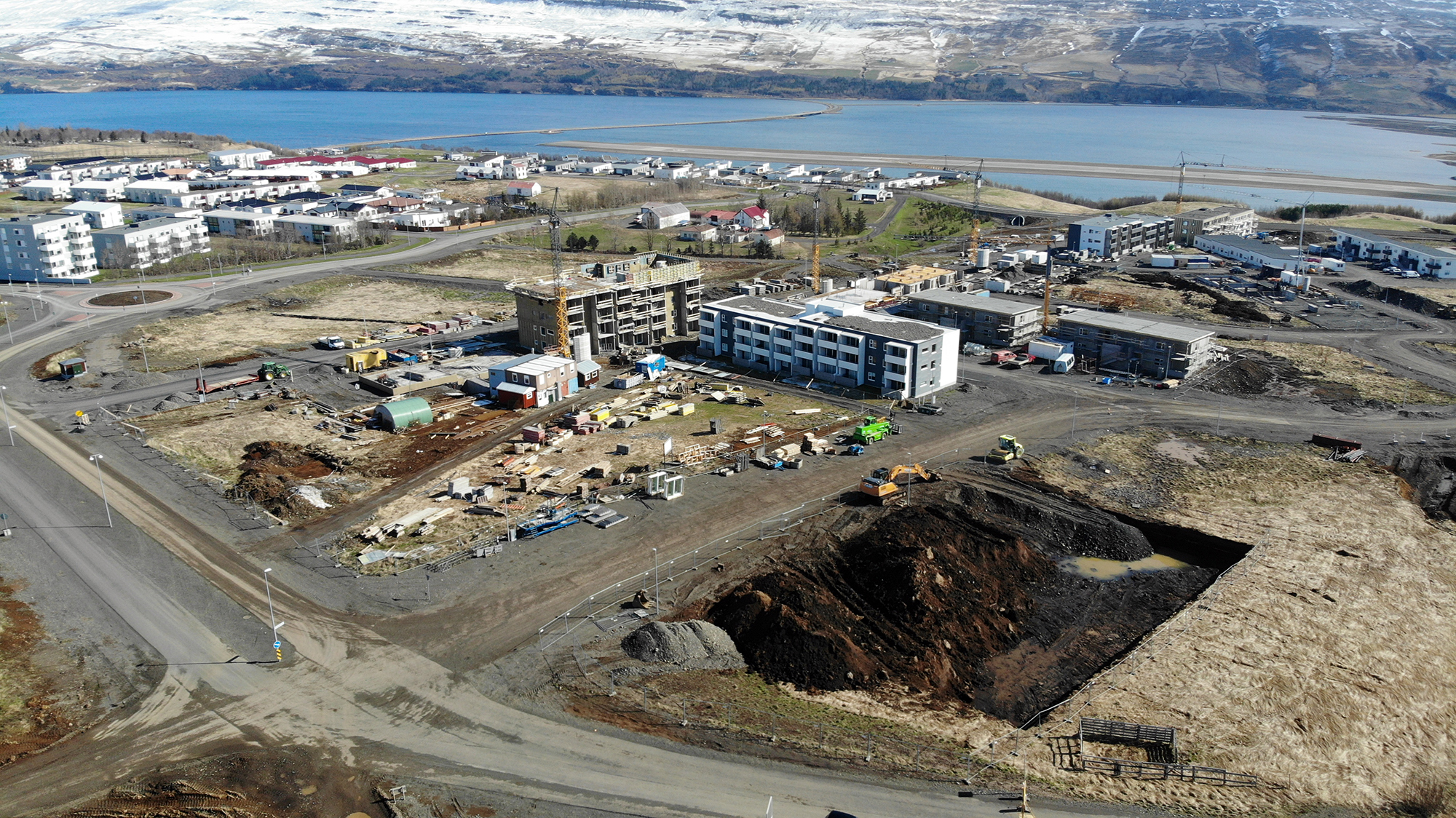 Íbúar í Naustahverfi orðnir þreyttir á fjúkandi rusli frá Hagahverfi