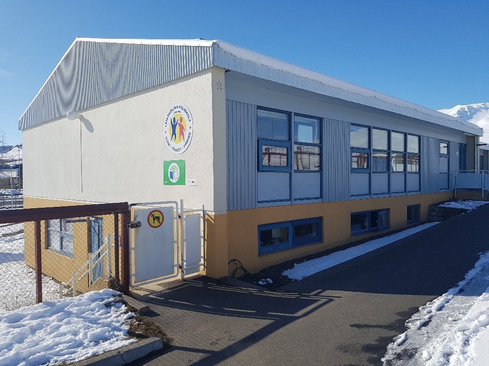 Fimmtíu í sóttkví eftir að smit kom upp hjá barni á Pálmholti Fimmtíu í sóttkví eftir að smit kom upp hjá barni á Pálmholti