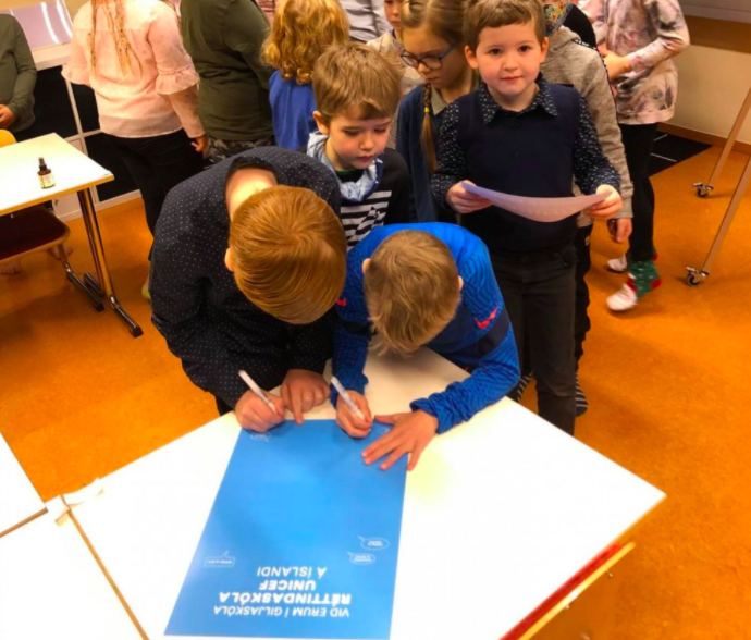 Giljaskóli hlaut viðurkenningu sem réttindaskóli Unicef Giljaskóli hlaut viðurkenningu sem réttindaskóli Unicef