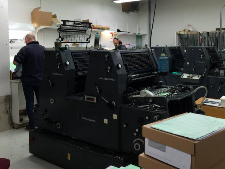 Skellt í lás hjá Ásprent Skellt í lás hjá Ásprent