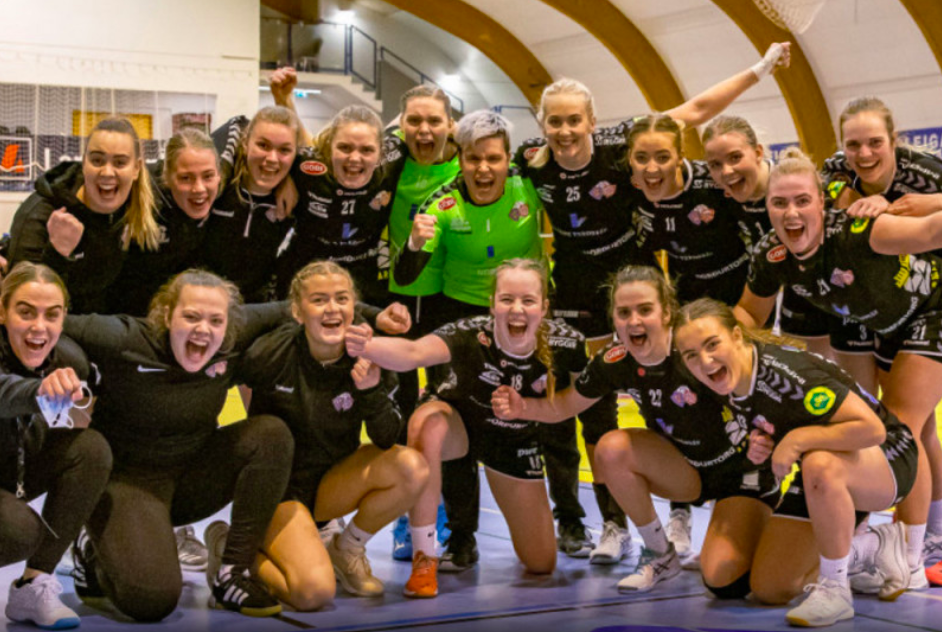 KA/Þór á toppnum eftir stórsigur KA/Þór á toppnum eftir stórsigur