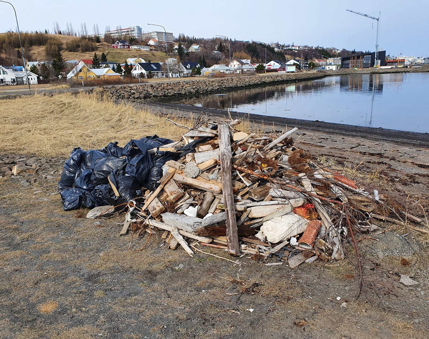 Akureyringar gerðu bæinn snyrtilegri Akureyringar gerðu bæinn snyrtilegri