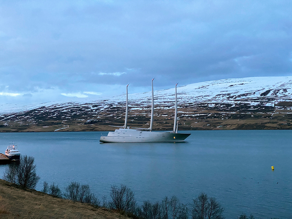 Magnað myndband af lúxussnekkjunni í Eyjafirði Magnað myndband af lúxussnekkjunni í Eyjafirði