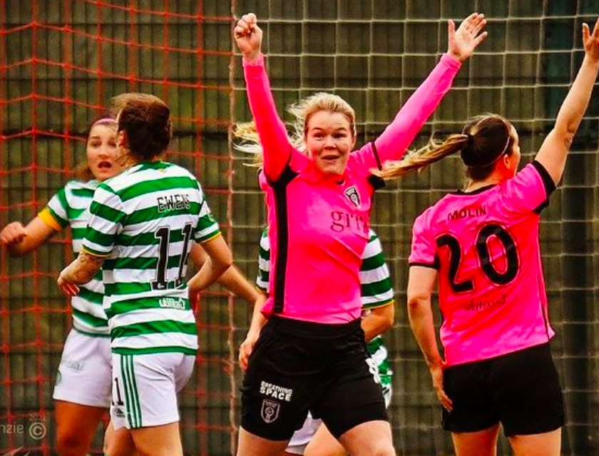 Arna Sif lagði upp mark í stórsigri Glasgow Arna Sif lagði upp mark í stórsigri Glasgow