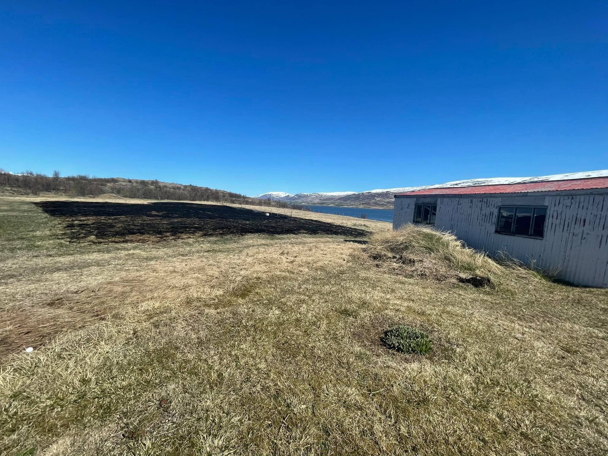 Sinubruni við Lundeyri á Akureyri Sinubruni við Lundeyri á Akureyri