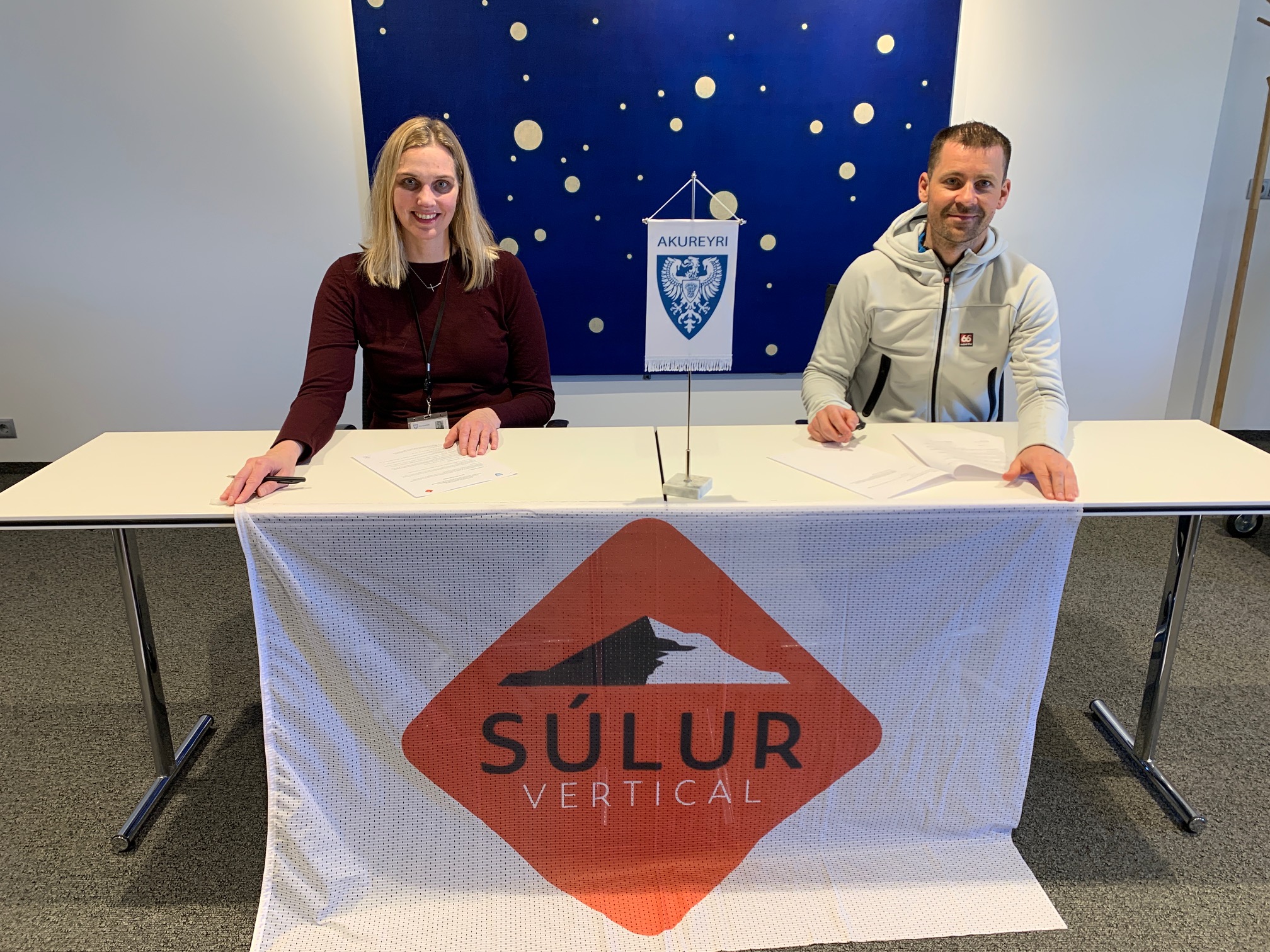 Samningur Akureyrarbæjar við Súlur Vertical undirritaður