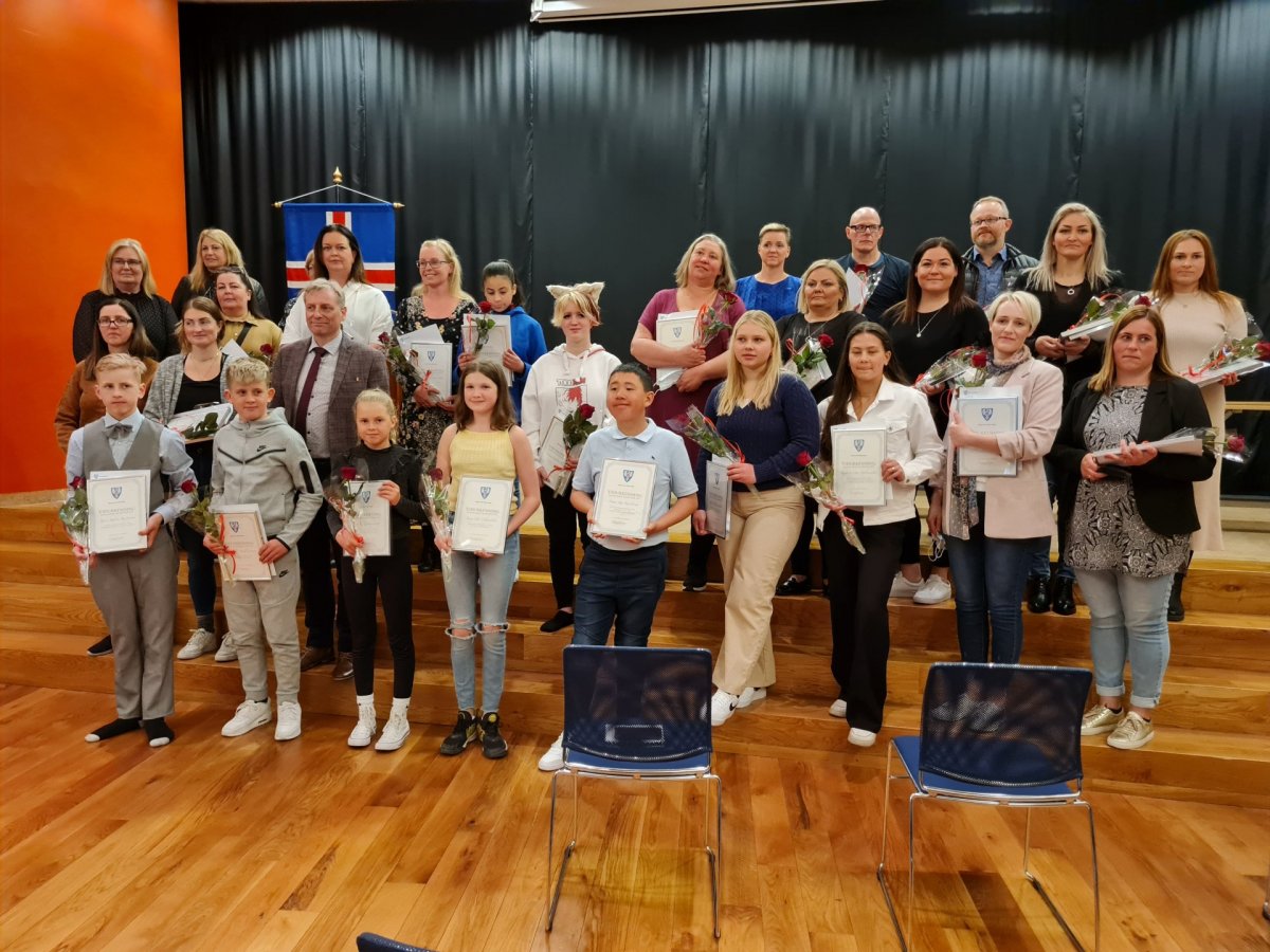 Fræðsluráð veitir viðurkenningar til framúrskarandi skólastarfsfólks og nemenda Fræðsluráð veitir viðurkenningar til framúrskarandi skólastarfsfólks og nemenda