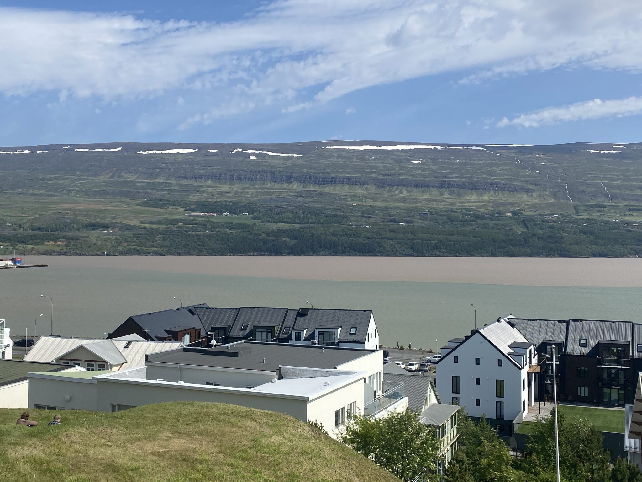 Glerá og Pollurinn brún á litinn eftir miklar leysingar Glerá og Pollurinn brún á litinn eftir miklar leysingar