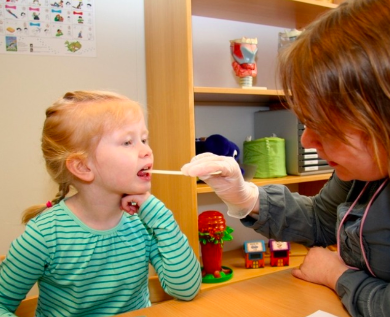 Möguleg lausn í sjónmáli fyrir talmeinafræðinga og skjólstæðinga þeirra Möguleg lausn í sjónmáli fyrir talmeinafræðinga og skjólstæðinga þeirra