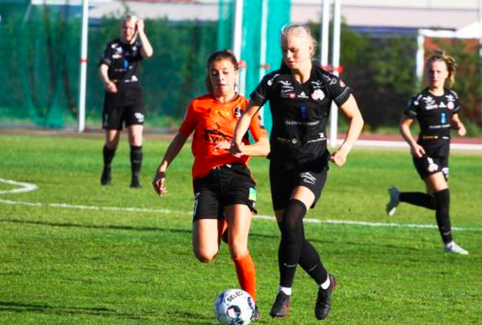 Glæsilegt aukaspyrnumark Jakobínu