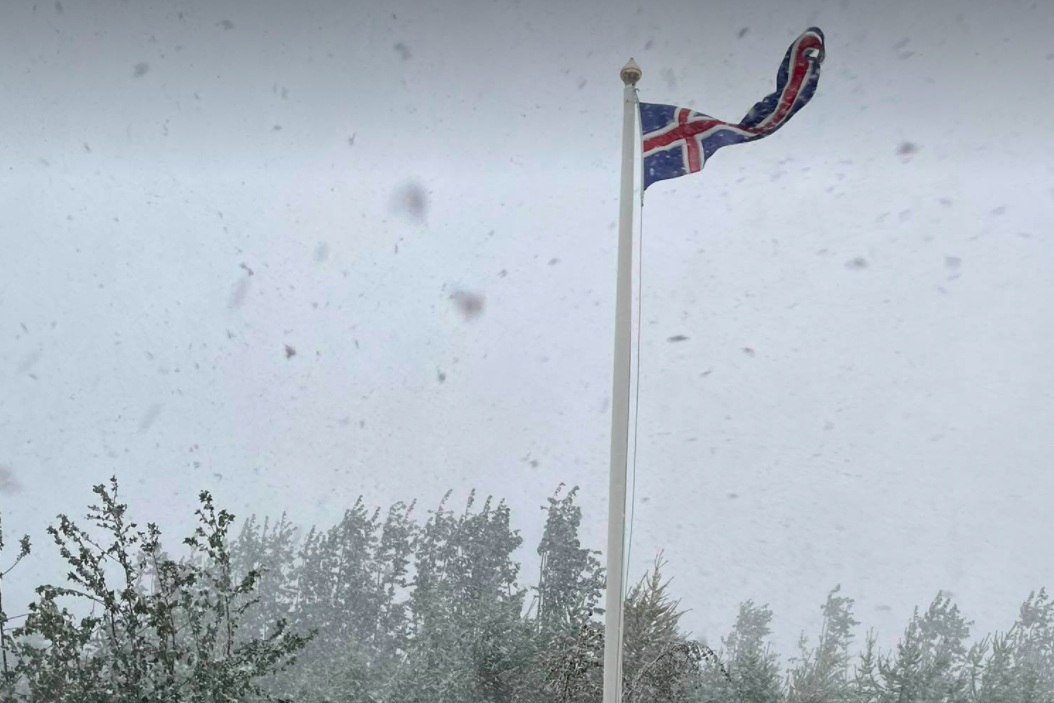 Of mikill snjór á Akureyri fyrir strætó Of mikill snjór á Akureyri fyrir strætó