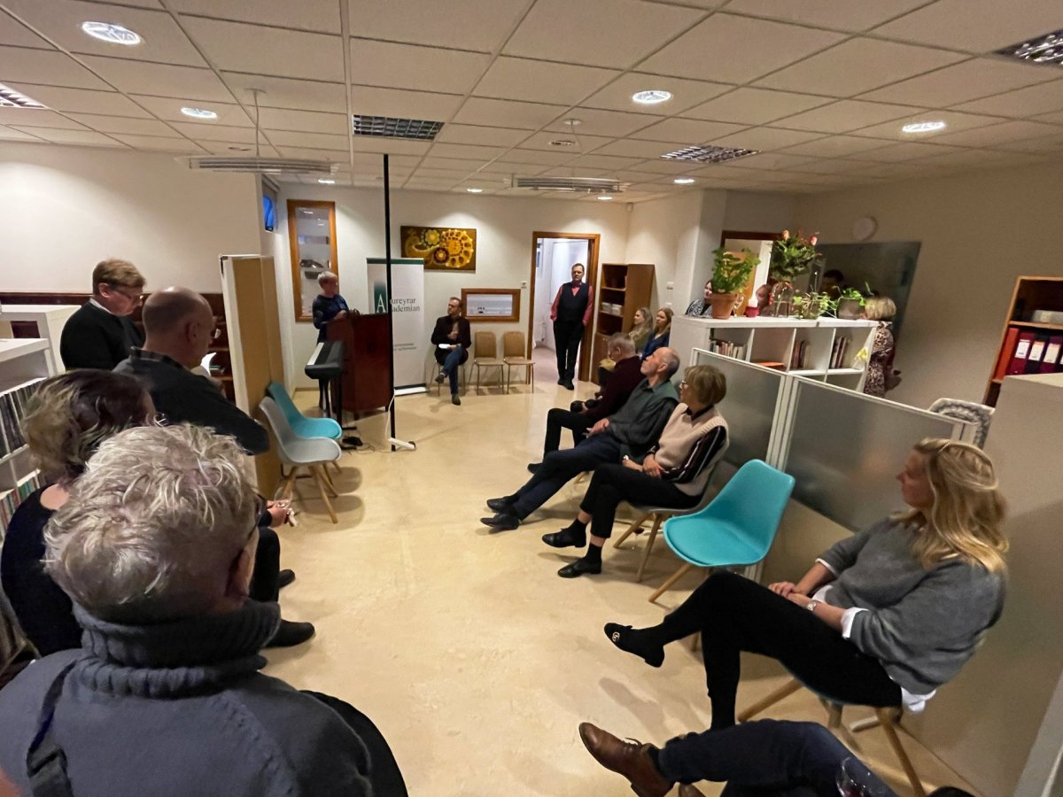 Lifandi og fjölbreytt samfélag í 15 ár Lifandi og fjölbreytt samfélag í 15 ár