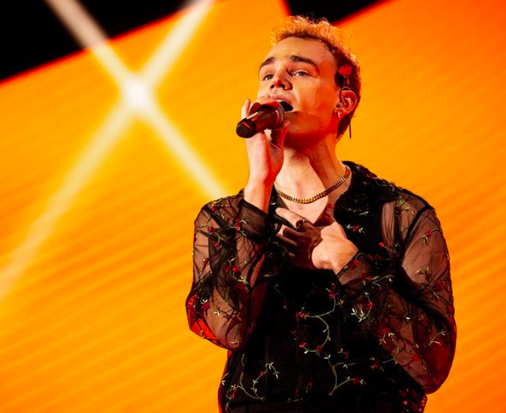 Birkir Blær kominn í úrslit í sænska Idol Birkir Blær kominn í úrslit í sænska Idol