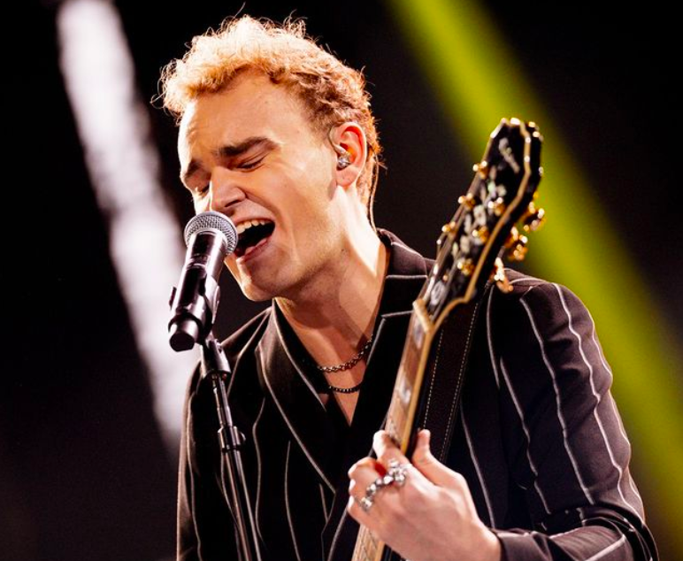 Sjáðu Birki tryggja sig í úrslit Idol Sjáðu Birki tryggja sig í úrslit Idol