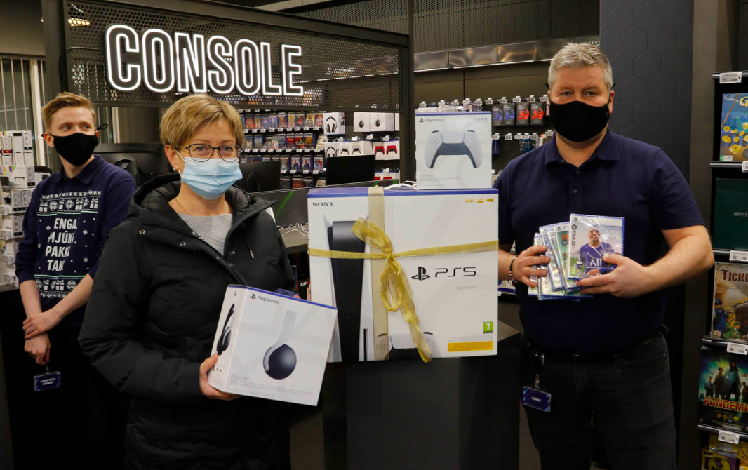 Styrktarsjóður ELKO færði barnadeild SAk gjöf