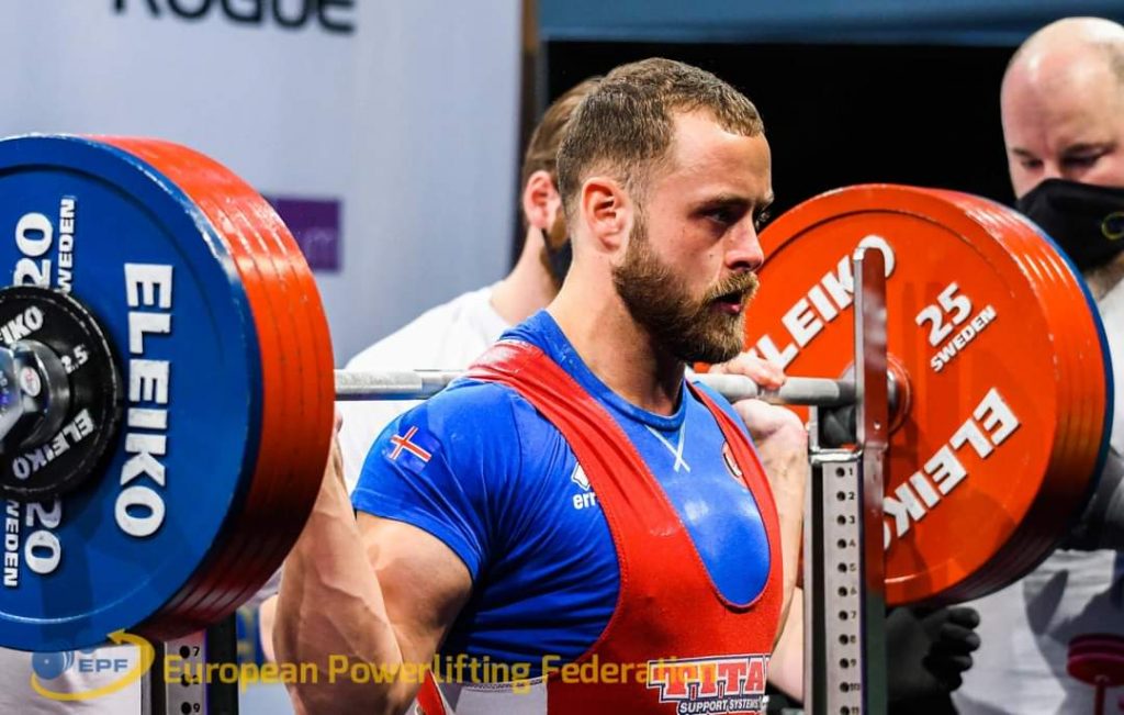 Viktor Samúelsson er kraftlyftingakarl ársins Viktor Samúelsson er kraftlyftingakarl ársins