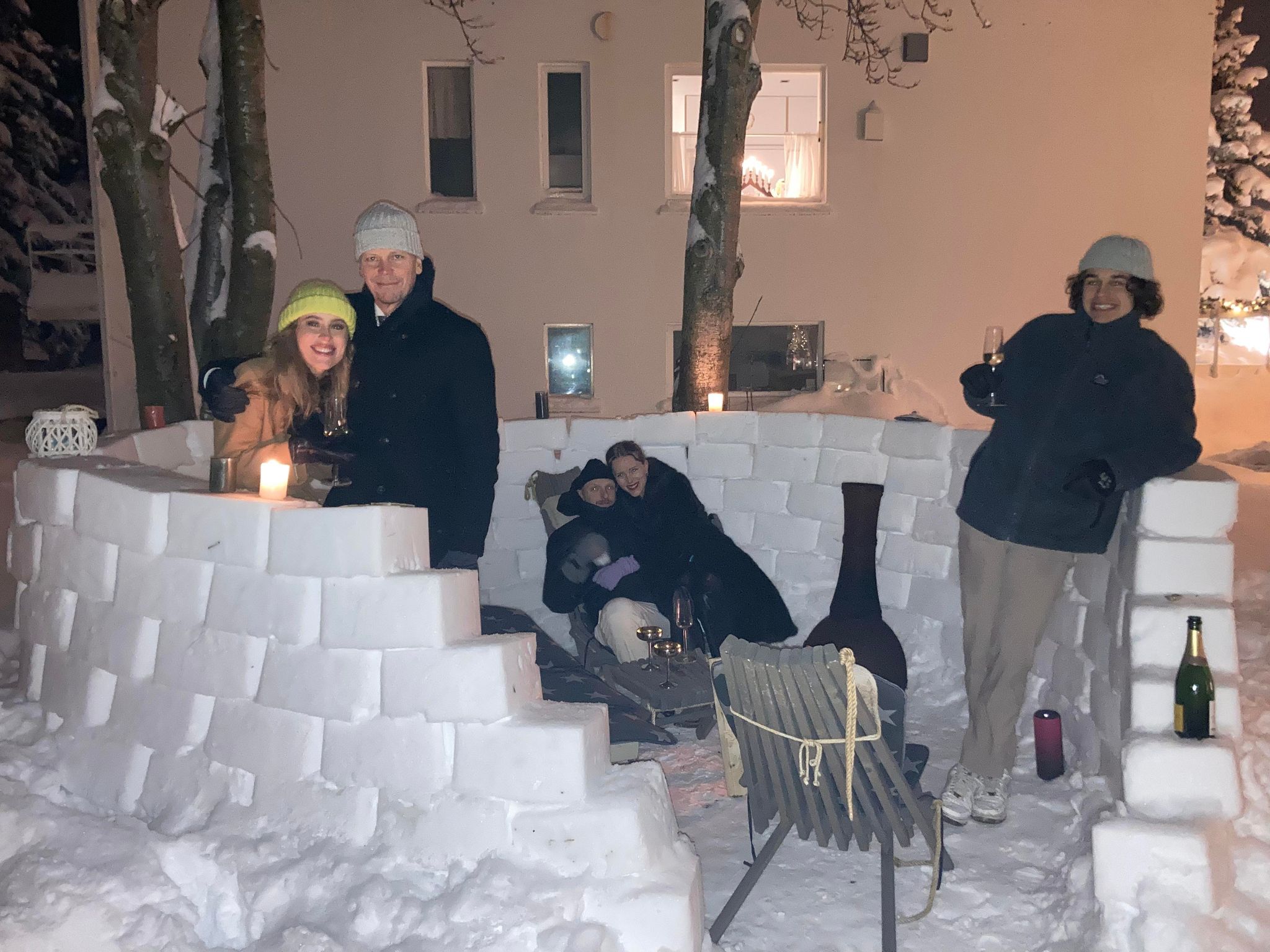 Nýttu tímann í einangrun til þess að byggja metnaðarfullt snjóhús fyrir áramótin Nýttu tímann í einangrun til þess að byggja metnaðarfullt snjóhús fyrir áramótin