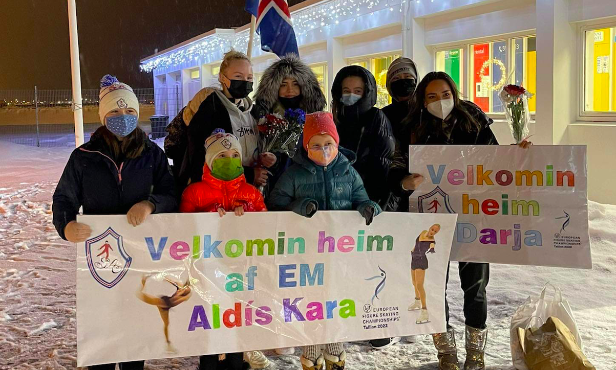 Aldís Kara fékk góðar móttökur á Akureyrarflugvelli Aldís Kara fékk góðar móttökur á Akureyrarflugvelli