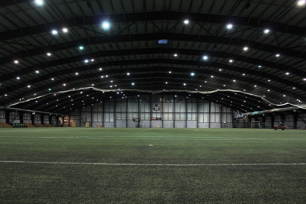 Viðgerðir á gervigrasinu í Boganum Viðgerðir á gervigrasinu í Boganum