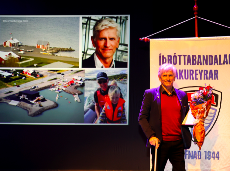 Rúnar Þór hlaut heiðursviðurkenningu fræðslu- og lýðheilsuráðs Akureyrarbæjar Rúnar Þór hlaut heiðursviðurkenningu fræðslu- og lýðheilsuráðs Akureyrarbæjar