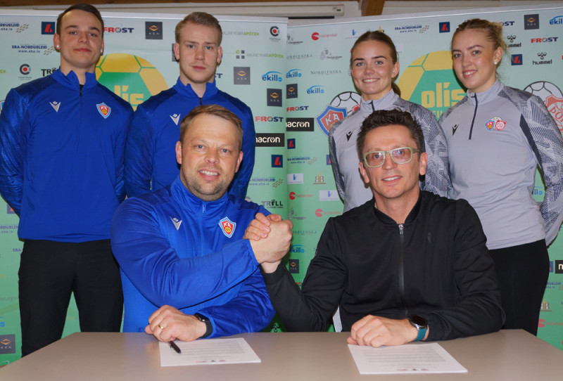 Handknattleiksdeild KA skrifar undir samning við Macron