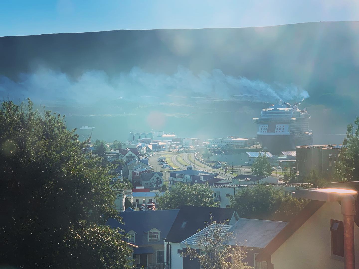 Ítreka bón sína um að Akureyrarbær fjárfesti í mæli til að fylgjast með útblæstri skemmtiferðaskipa Ítreka bón sína um að Akureyrarbær fjárfesti í mæli til að fylgjast með útblæstri skemmtiferðaskipa