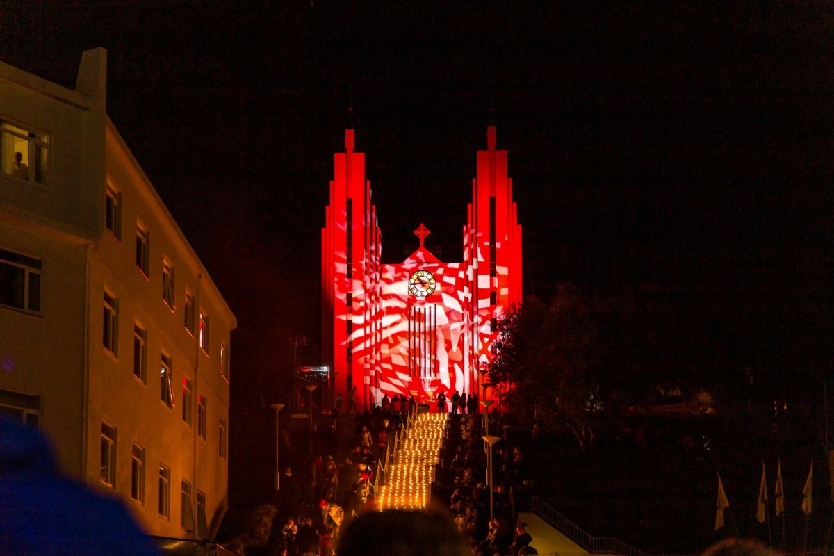 „Tilvalið tækifæri fyrir fyrirtæki, félagasamtök, skapandi einstaklinga og listafólk til að láta ljós sitt skína“