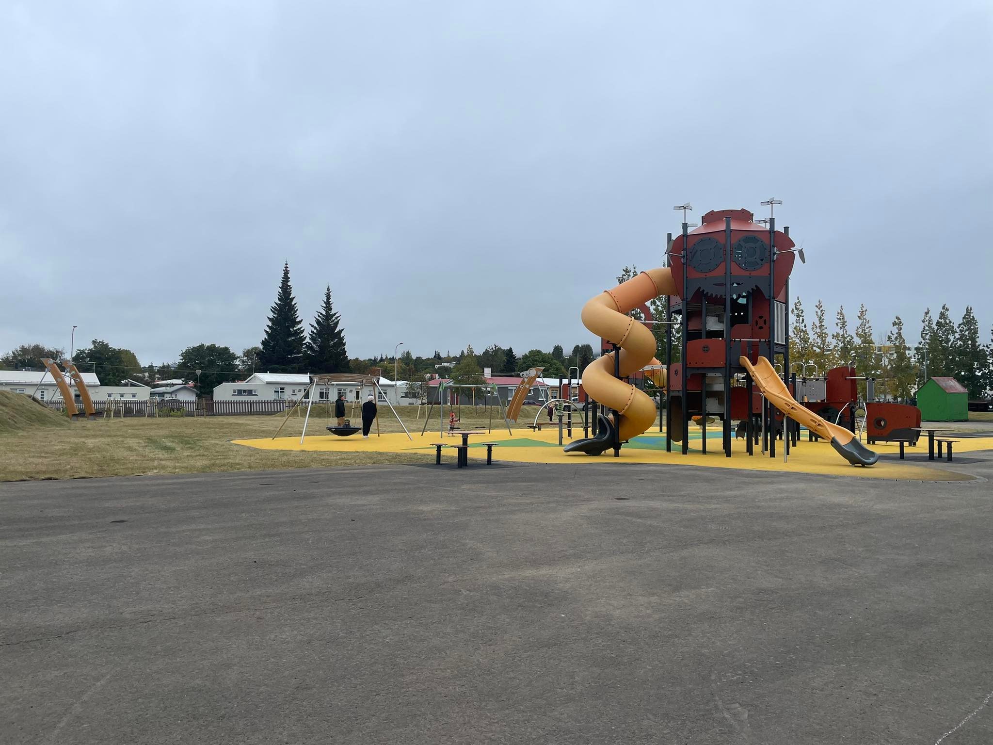 Nýr og glæsilegur leikvöllur við Oddeyrarskóla Nýr og glæsilegur leikvöllur við Oddeyrarskóla