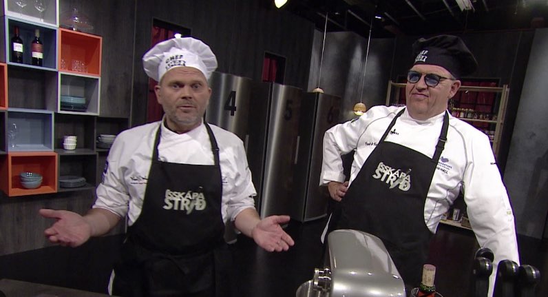 Bjóða upp áritaða treyju John Barnes og matarboð með Gumma Ben og Sigga Hall Bjóða upp áritaða treyju John Barnes og matarboð með Gumma Ben og Sigga Hall