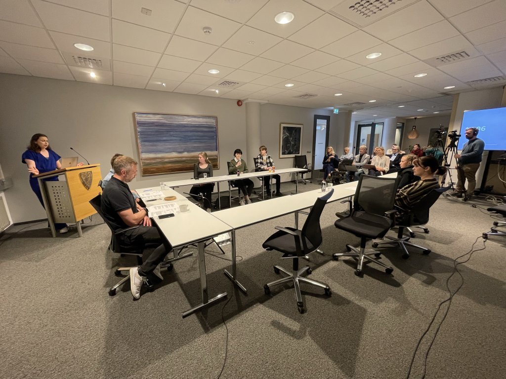 Bæjarstjórnarfundur unga fólksins Bæjarstjórnarfundur unga fólksins