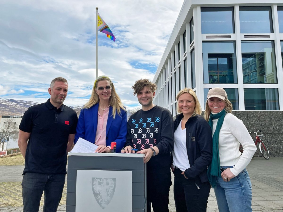 Samstarfssamningur Akureyrarbæjar og Samtakanna ´78 var undirritaður í dag Samstarfssamningur Akureyrarbæjar og Samtakanna ´78 var undirritaður í dag