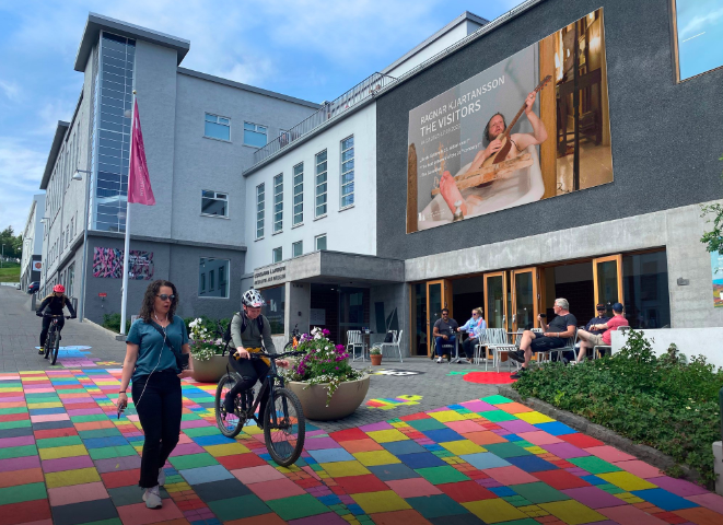 Listasafnið á Akureyri: Leiðsögn á bakvið tjöldin Listasafnið á Akureyri: Leiðsögn á bakvið tjöldin