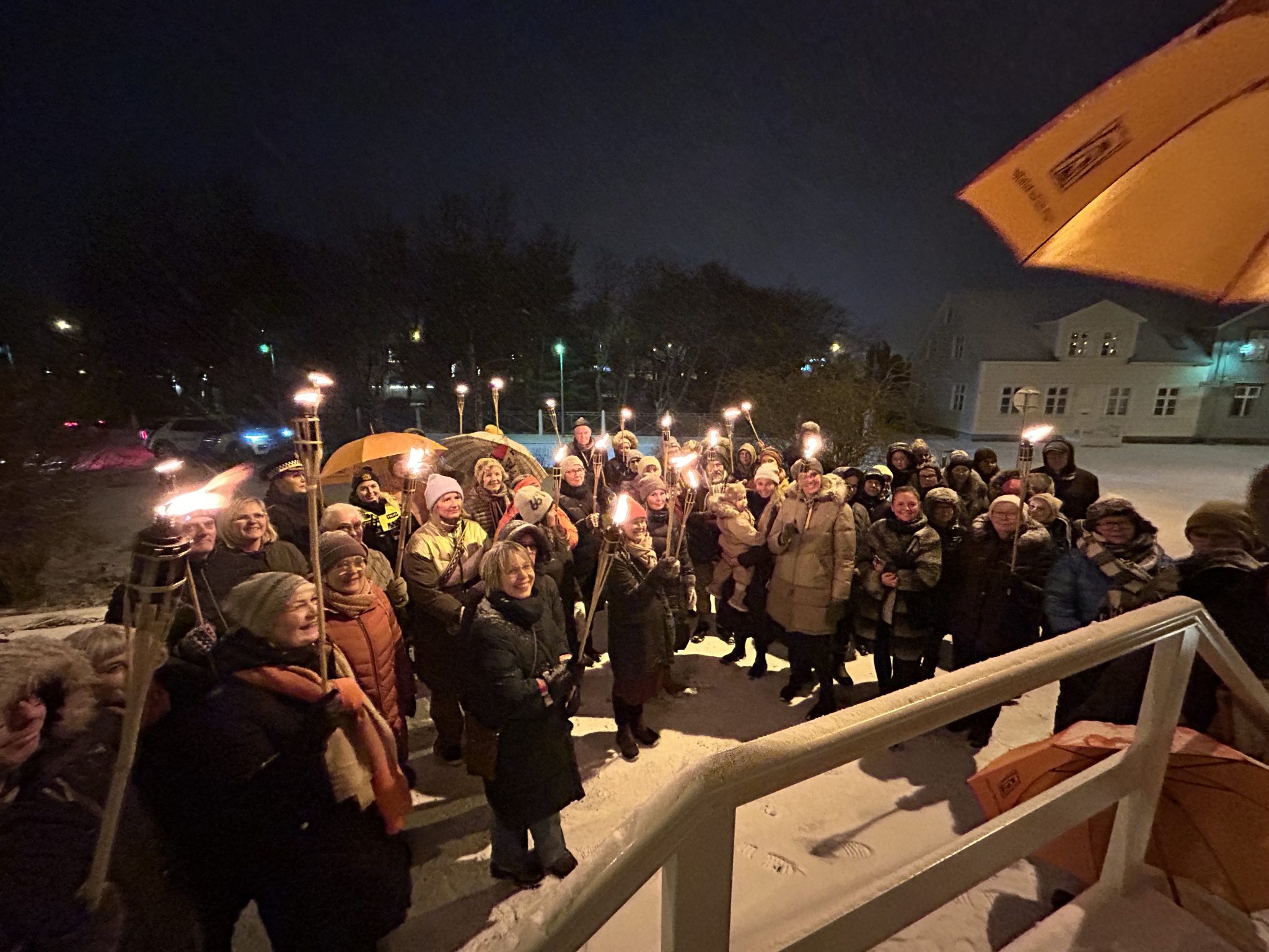 Ljósaganga gegn ofbeldi (Myndir)