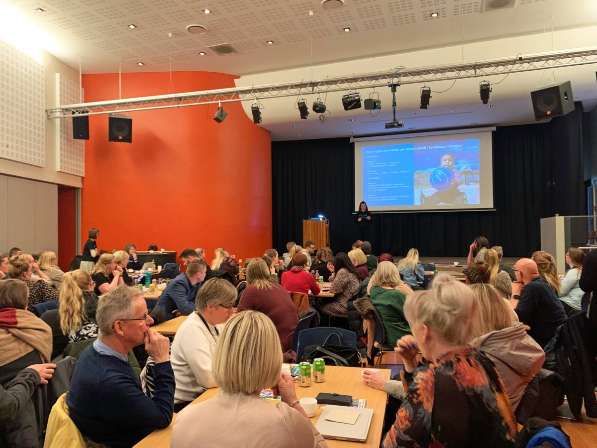 Fjórir skólar á Akureyri hlutu viðurkenningu UNICEF Fjórir skólar á Akureyri hlutu viðurkenningu UNICEF